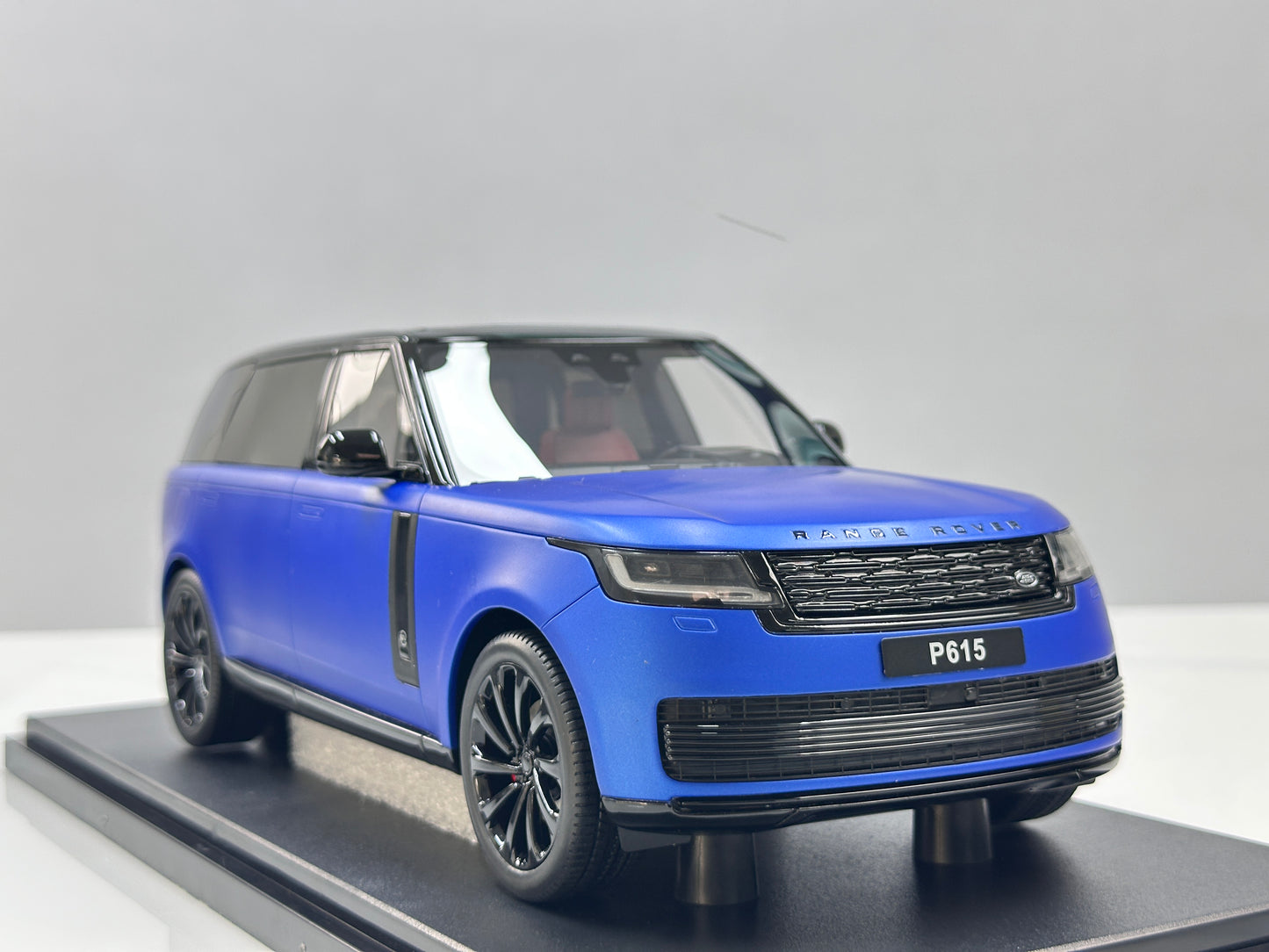 GT Spirit 1/18 Land Rover Range Rover P615 SV Blue GT540