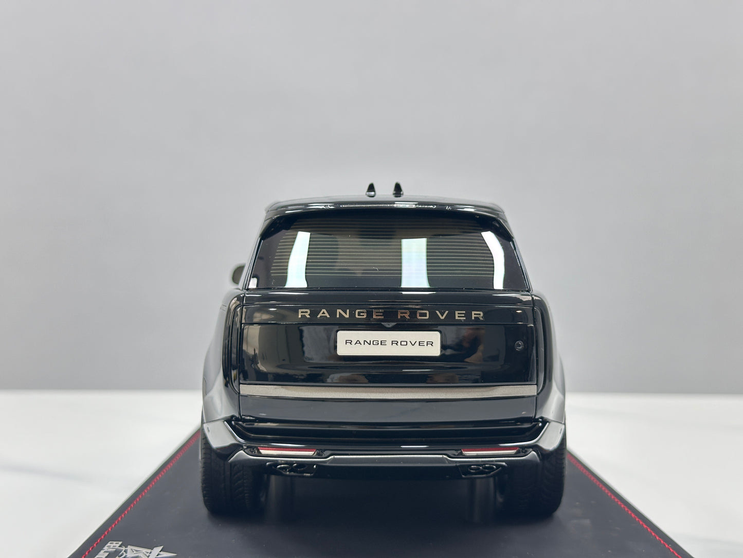 BBA MODEL 1/18 Land Rover Range Rover Autobiography Long Wheelbase Jet Black BBA069