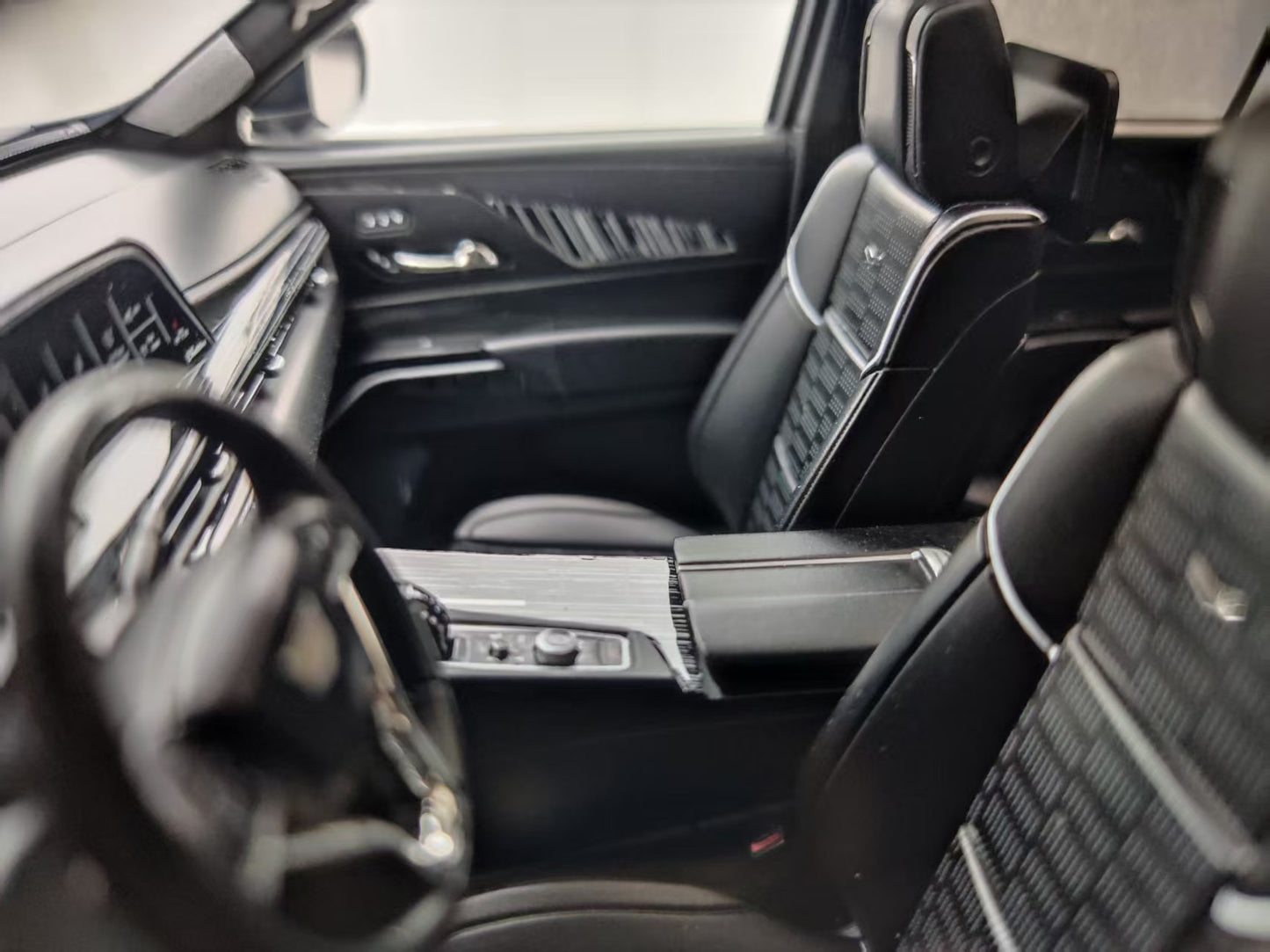 BBA MODEL 1/18 Cadillac Escalade Luxury Edition, Matte Black, BBA049