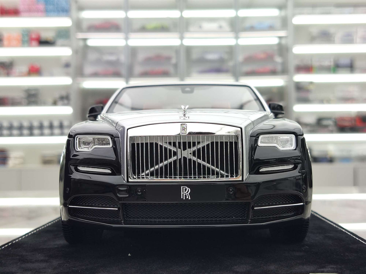 HH Model 1/18 Rolls-Royce Dawn Diamond Black/Titanium Silver HH424