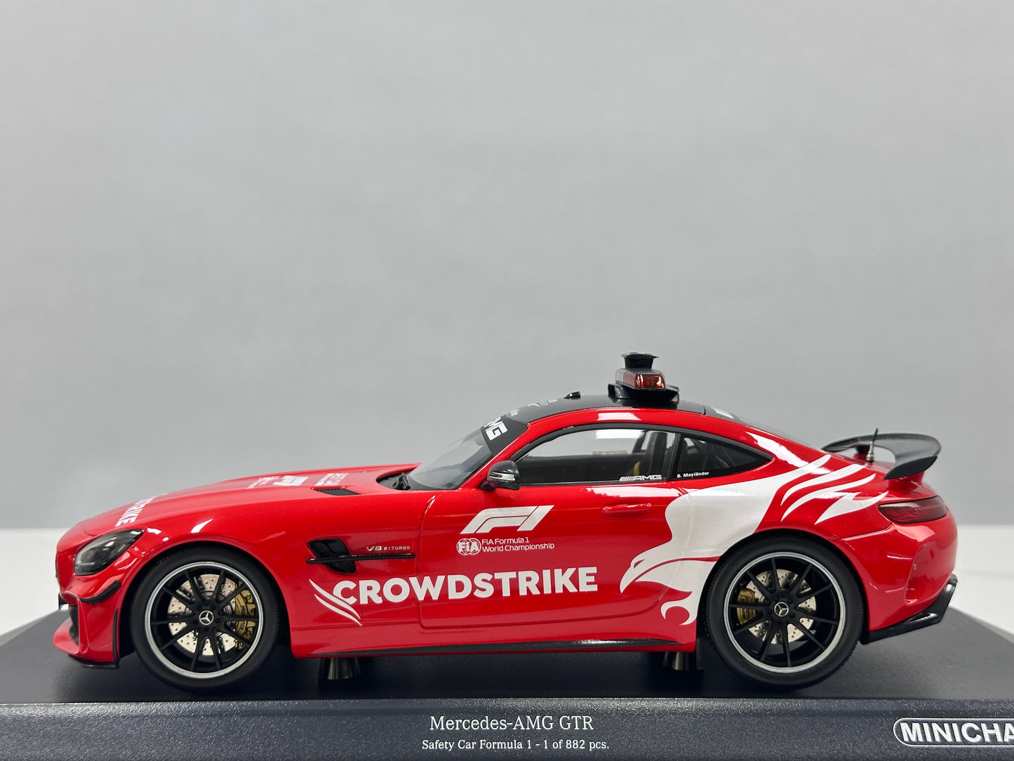 MINICHAMPS 1/18 Mercedes-AMG GT-R F1 Safety Car 2021 Red Livery 155036095