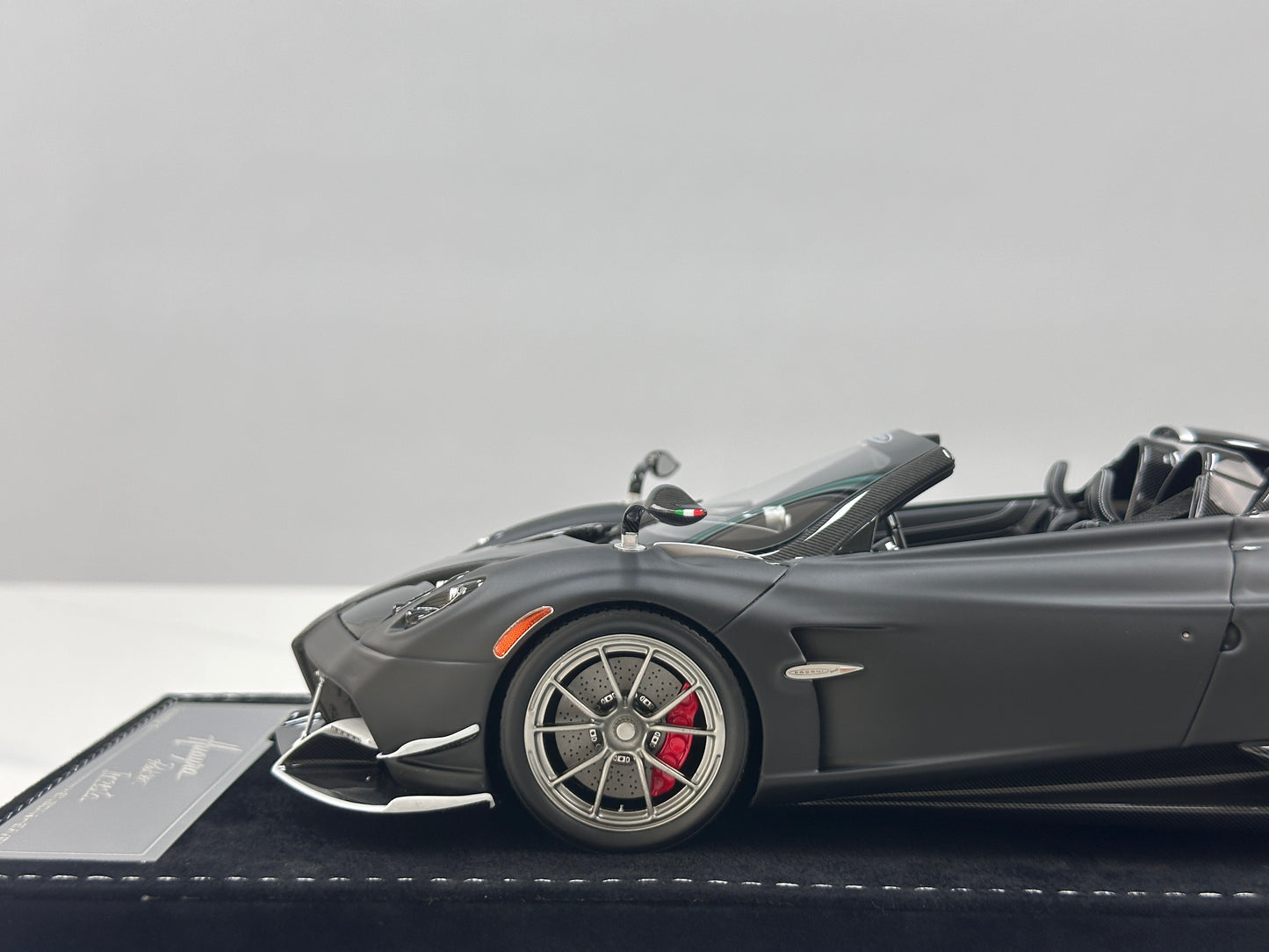 HH Model 1/18 Pagani Huayra Matte Black Carbon HH663