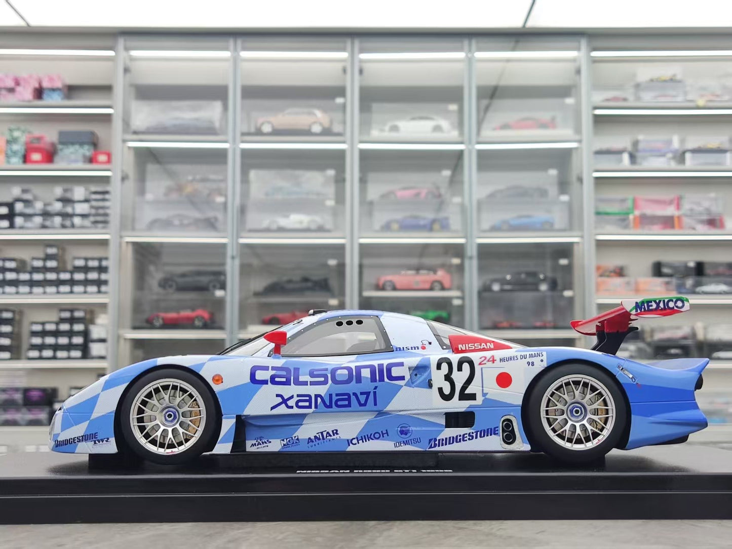 GT Spirit 1/18 Nissan R390 GT1 LE MANS 1998 Blue GT529