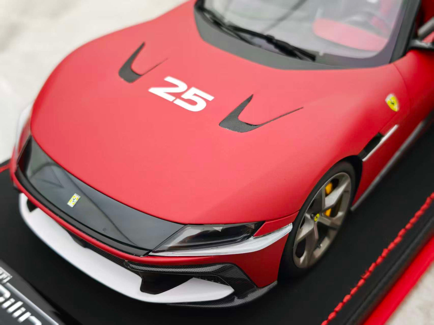 MR 1/18 Ferrari 12 Cilindri Convertible FE044SE5