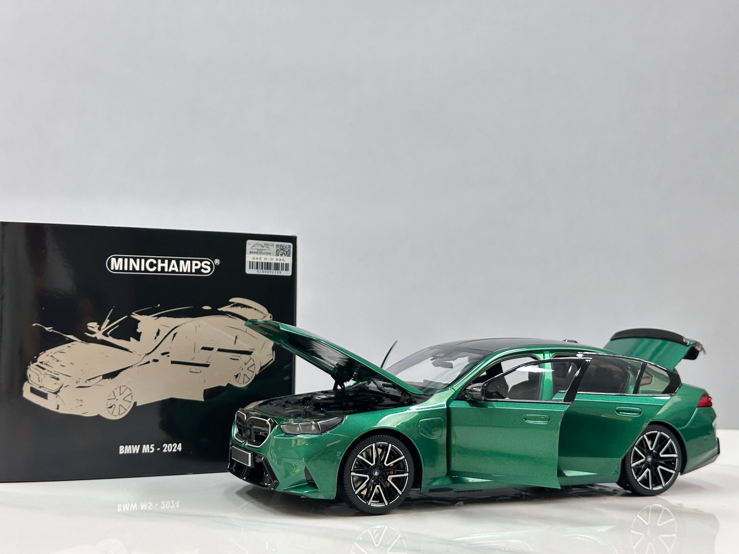 MINICHAMPS 1/18 BMW M5 (2024) Metallic Green 110023800