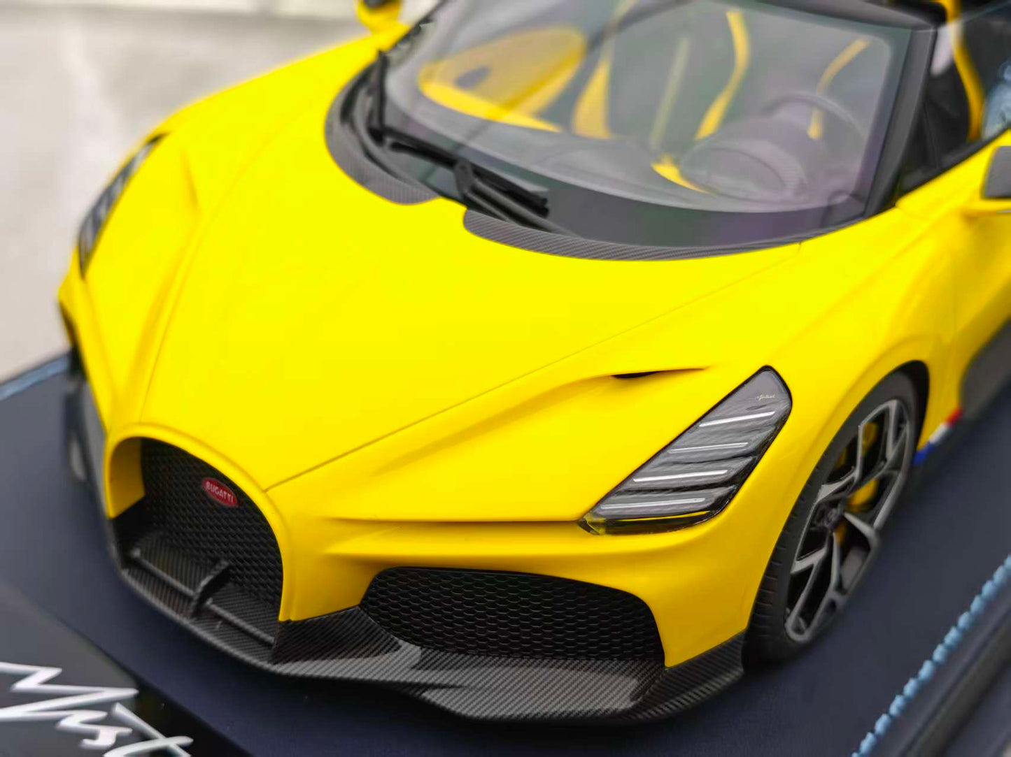 MR 1/18 Bugatti W16 Mistral, Yellow, BUG015B