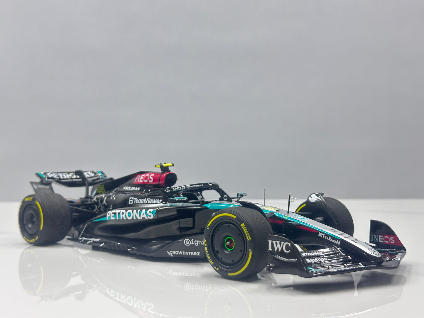 MINICHAMPS 1/18 Mercedes-AMG PETRONAS Formula One Team F1 W15 E Performance (Black & Green Livery) 110242444