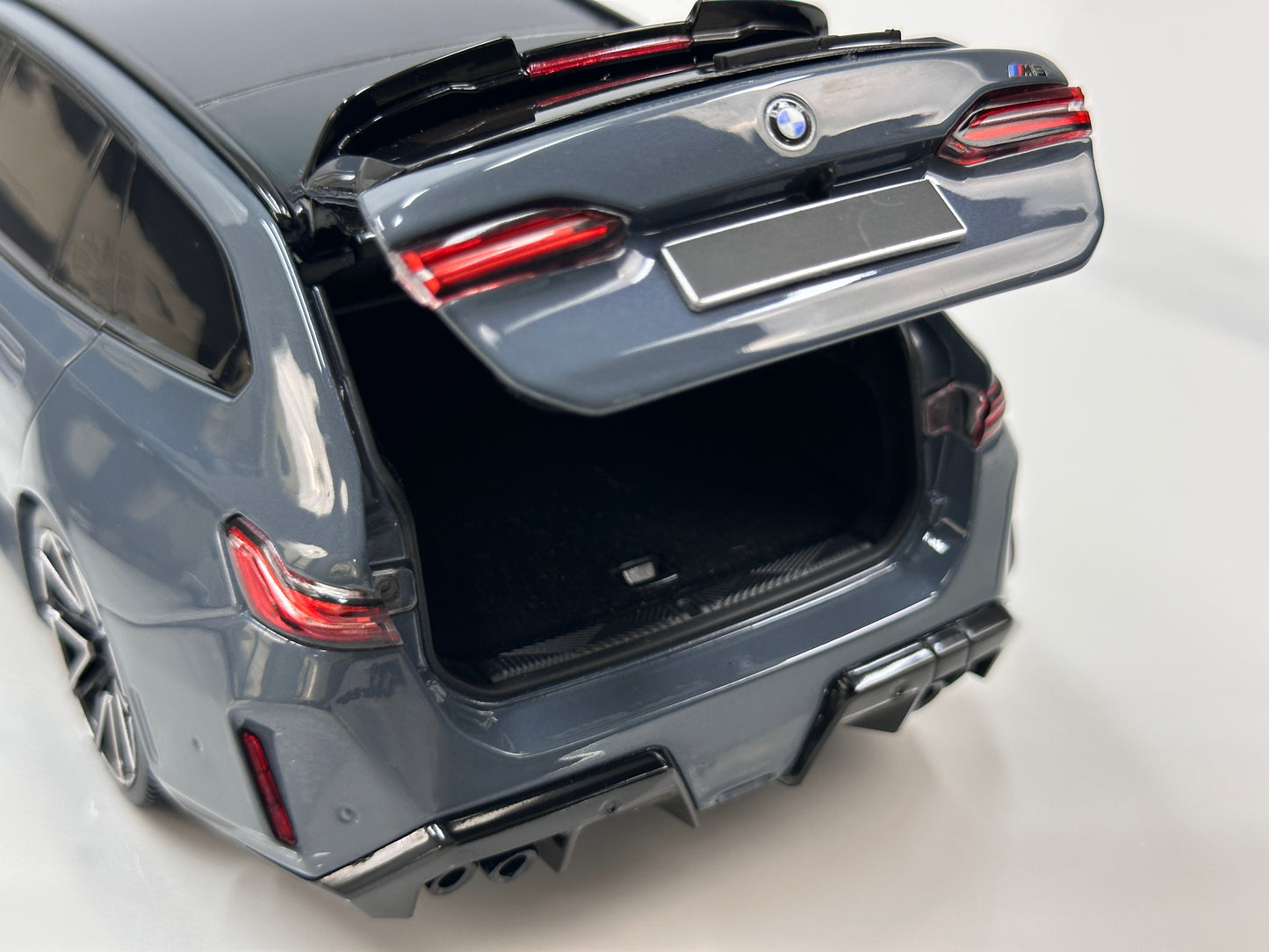 MINICHAMPS 1/18 BMW M5 Touring (2024) – Metallic Grey (110023901)
