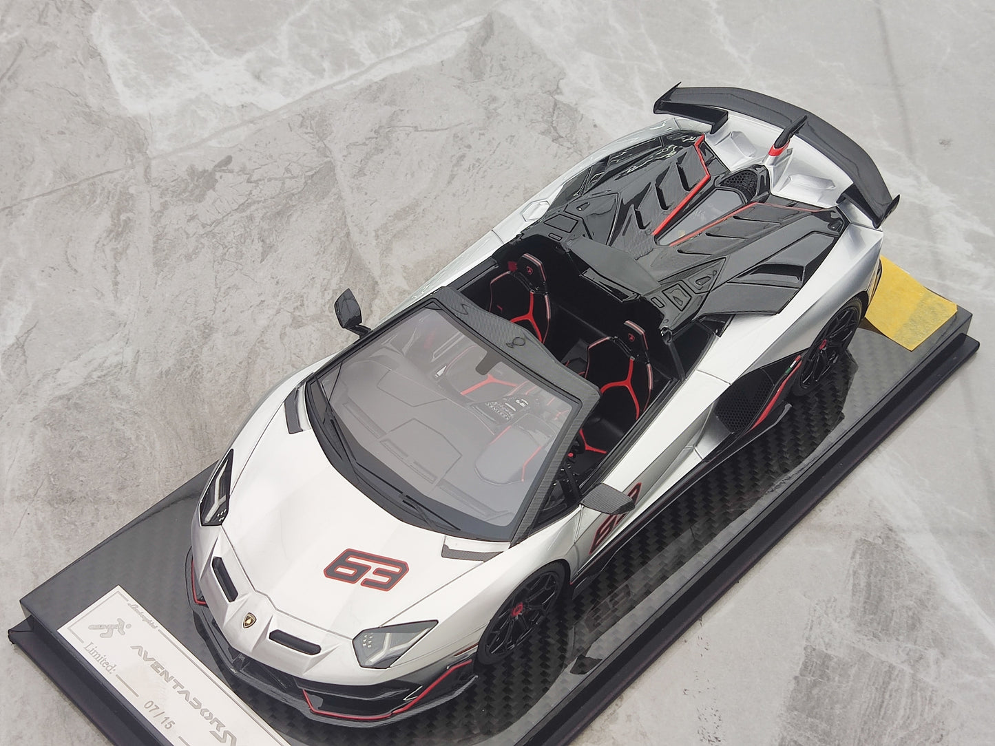 RUNNER 1/18 Lamborghini SVJ Limited Edition Model Car Collectible