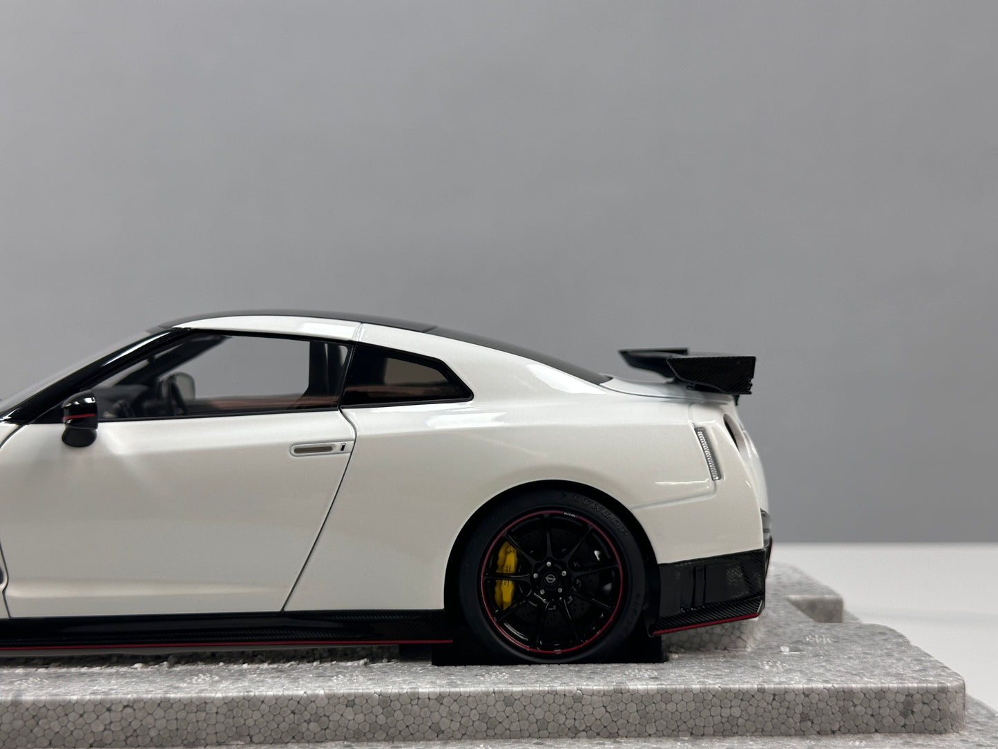 MOTORHELIX 1/18 Nissan GT-R NISMO (R35) Special Edition 2022 Brilliant Pearl White MH378
