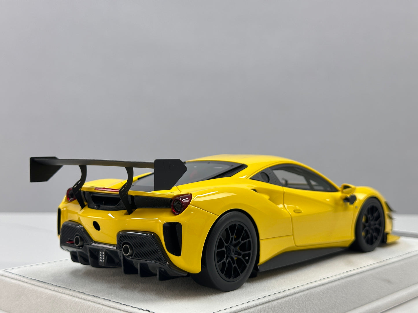 GH MODEL 1/18 Ferrari 488 Challenge Evo Standard Yellow GH020