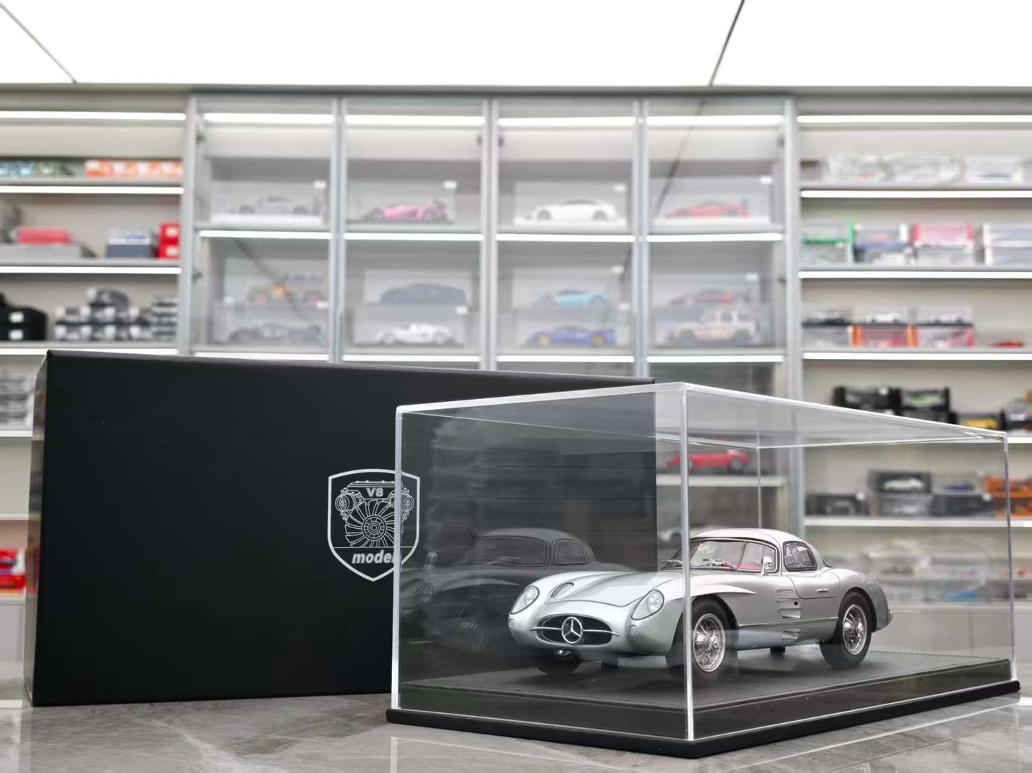 V8 MODEL 1/18 Mercedes 300SLR Silver V8001