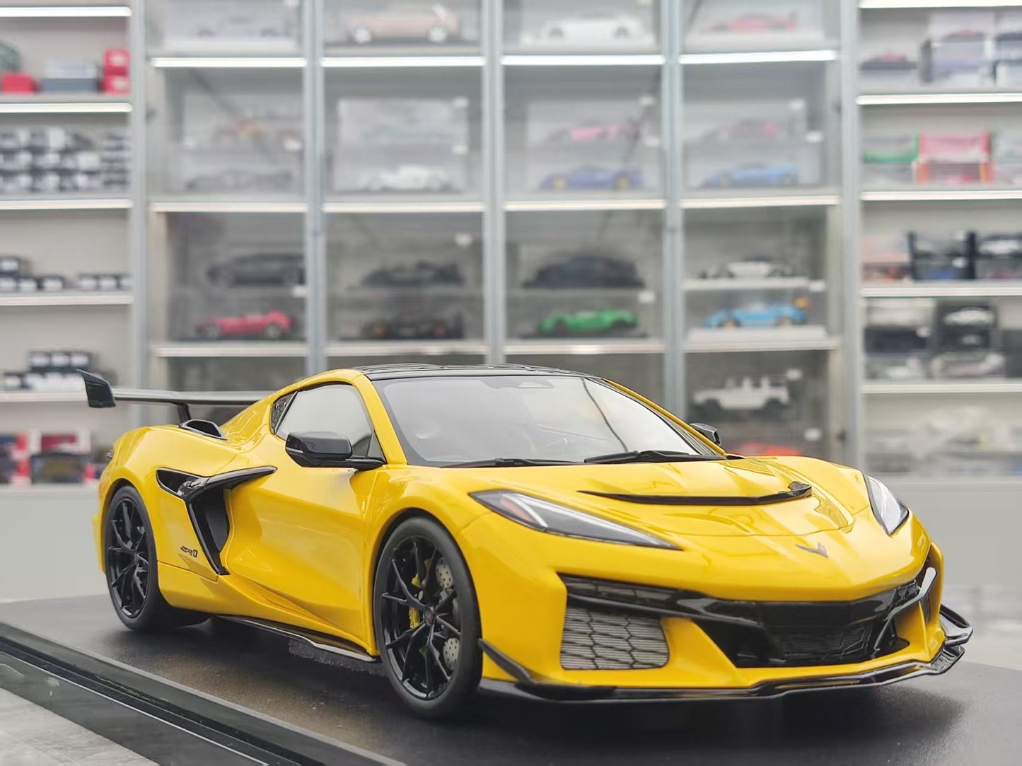 GT Spirit 1/18 Chevrolet Corvette C8 ZR1 Yellow GT528