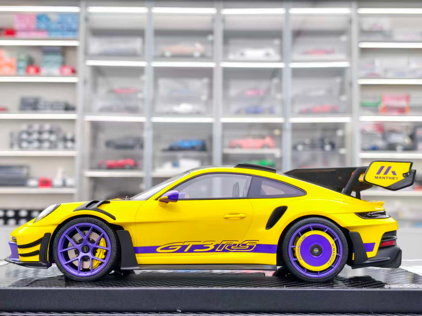 VIP 1/18 Porsche 911 GT3 RS - Manthey Racing Racing Yellow VIP186