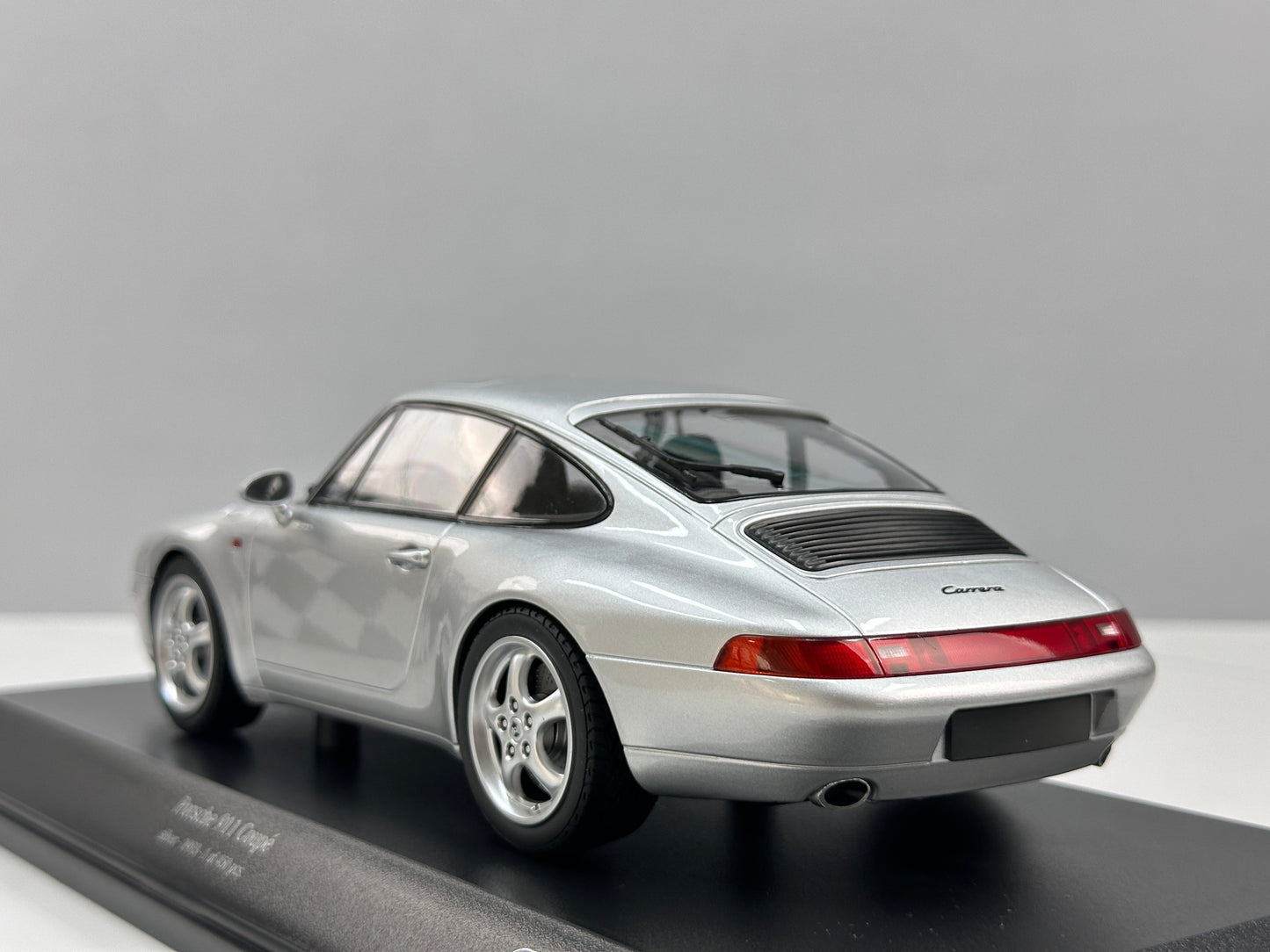 MINICHAMPS 1/18 Porsche 911 (993) 1993 Silver 155061101