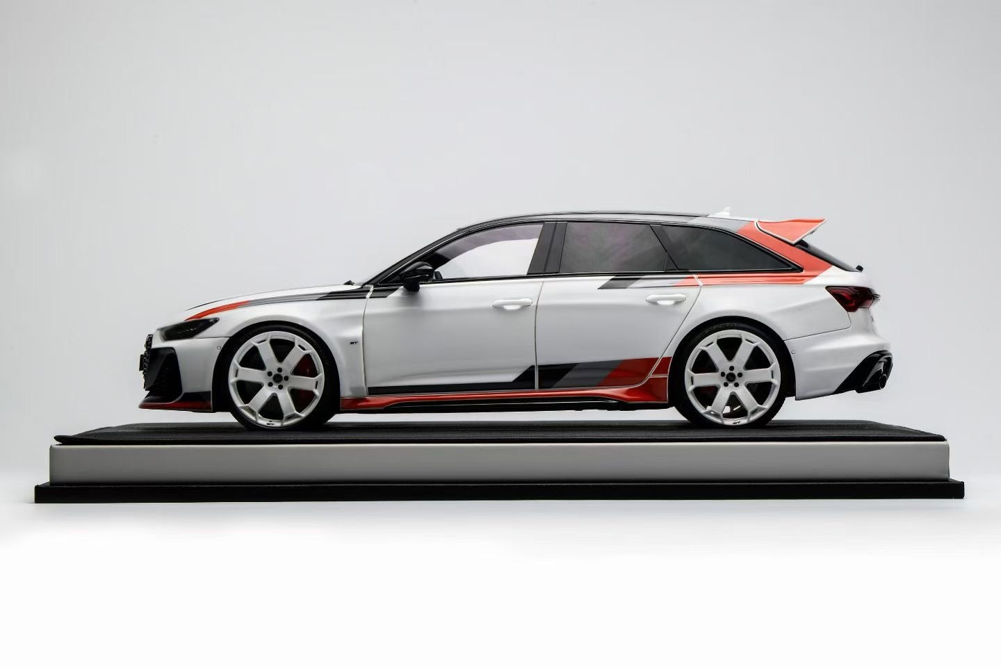 MOTORHELIX 1/18 Audi RS6 Avant GT Simulation Model Car