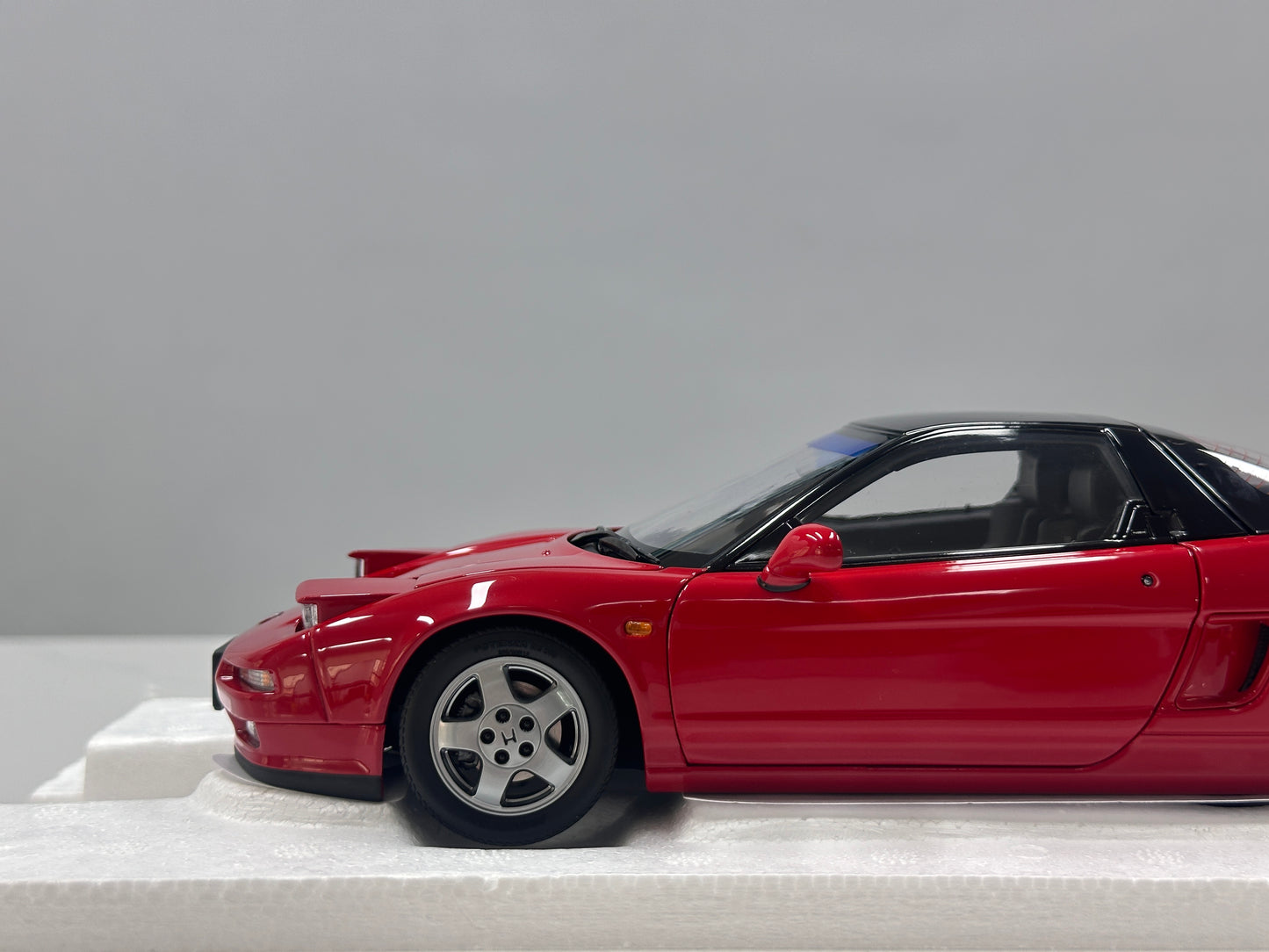 LCD 1/18 Honda NSX 1st Generation (MK1/NA1) Red LCD18022-RE