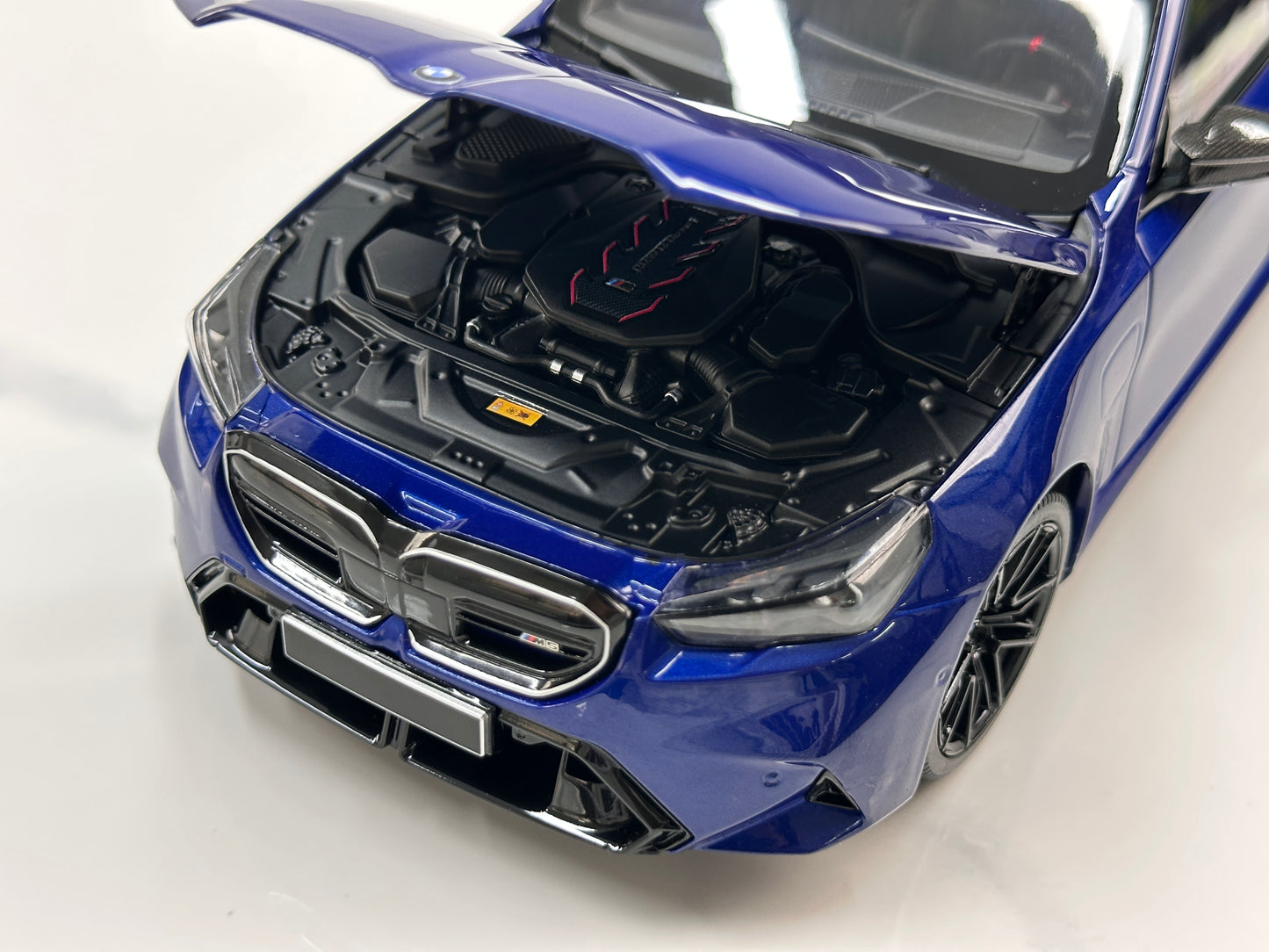 MINICHAMPS 1/18 BMW M5 2024 Metallic Blue 110023802