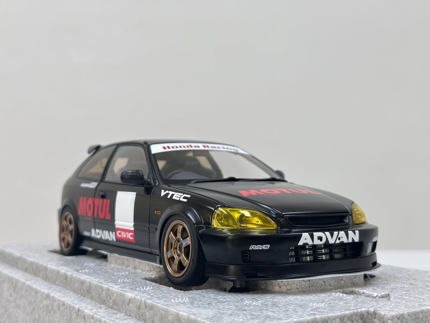 MOTORHELIX 1/18 Honda Civic Type R (EK9) Matte Black with Yellow Lights MH358
