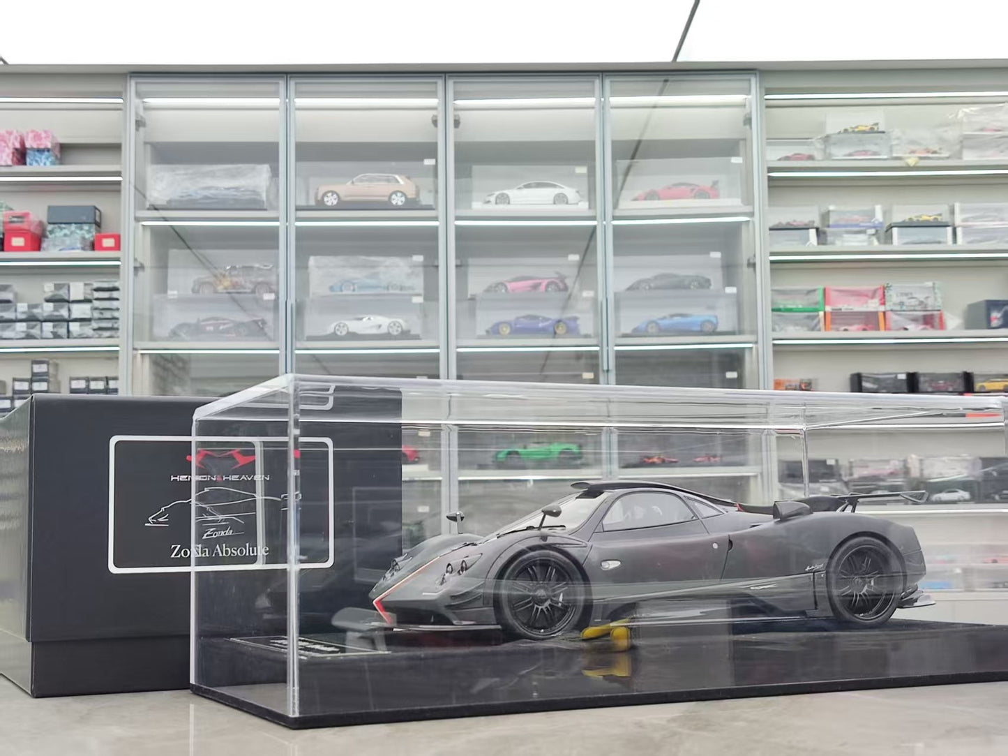 HH Model 1/18 Pagani Zonda Specials Absolute HH556