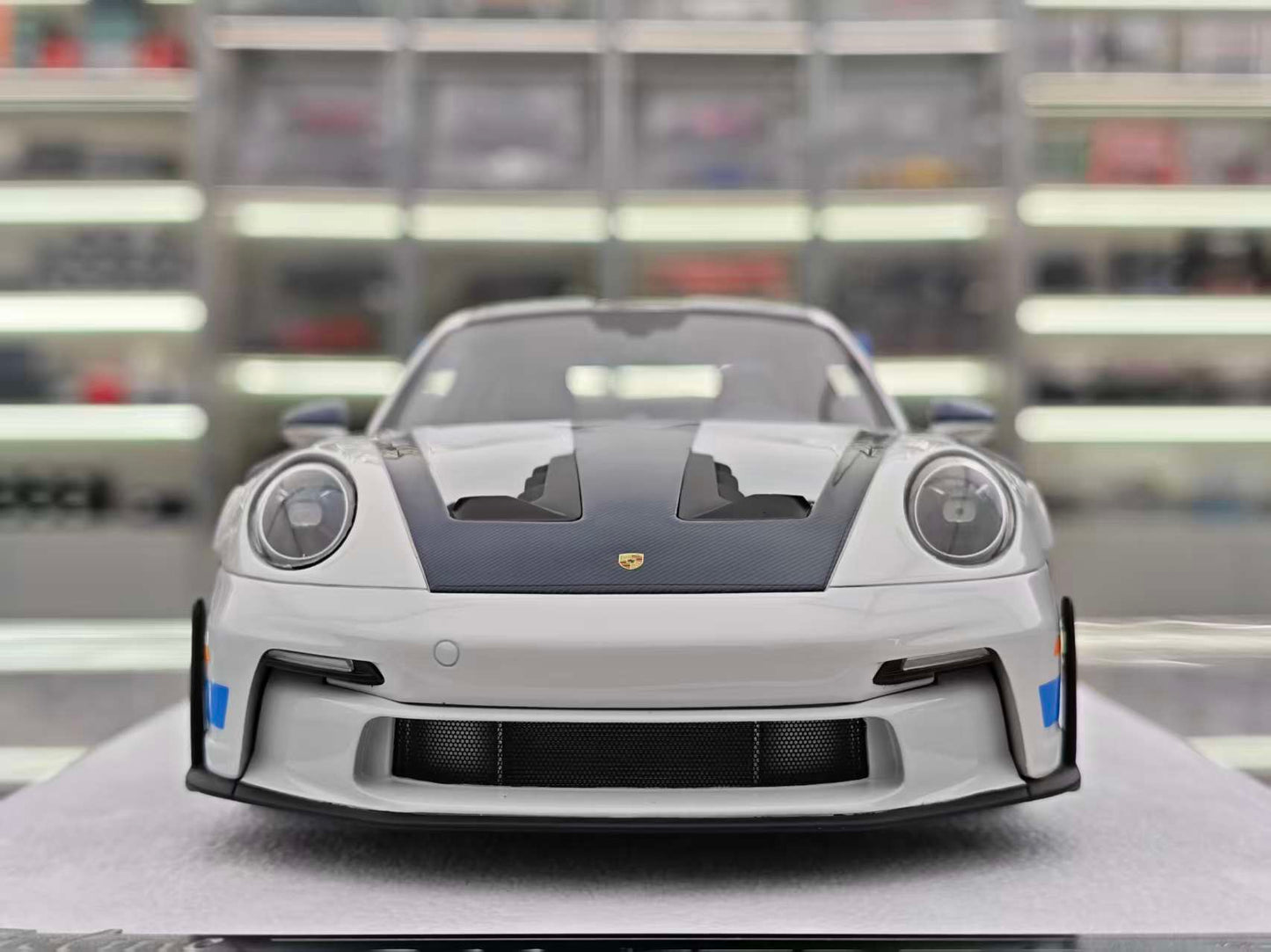FuelMe 1/18 Porsche 992 GT3RS Grey FM18010LM-19