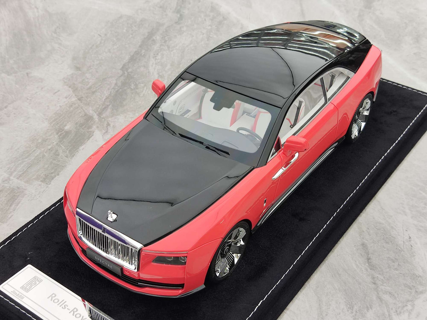 HH Model 1/18 Rolls-Royce Spectre, Shy Pink/Piano Black, HH374