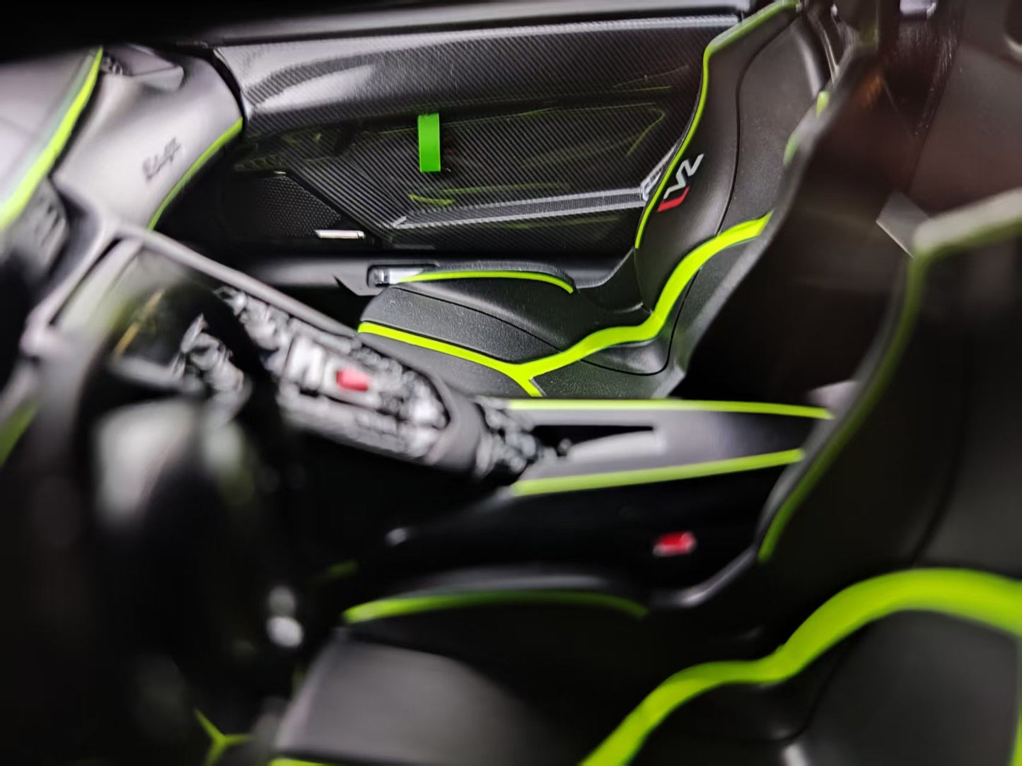 MAKEUP 1/18 Lamborghini Aventador SVJ Green EML025I