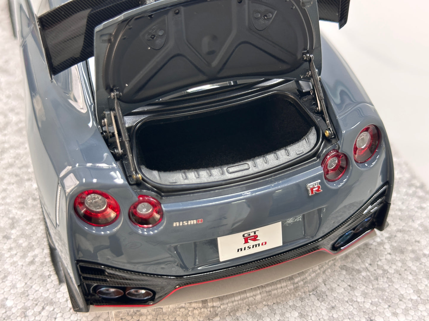 MOTORHELIX 1/18 Nissan GT-R NISMO (R35) Special Edition 2022 Stealth Grey MH369