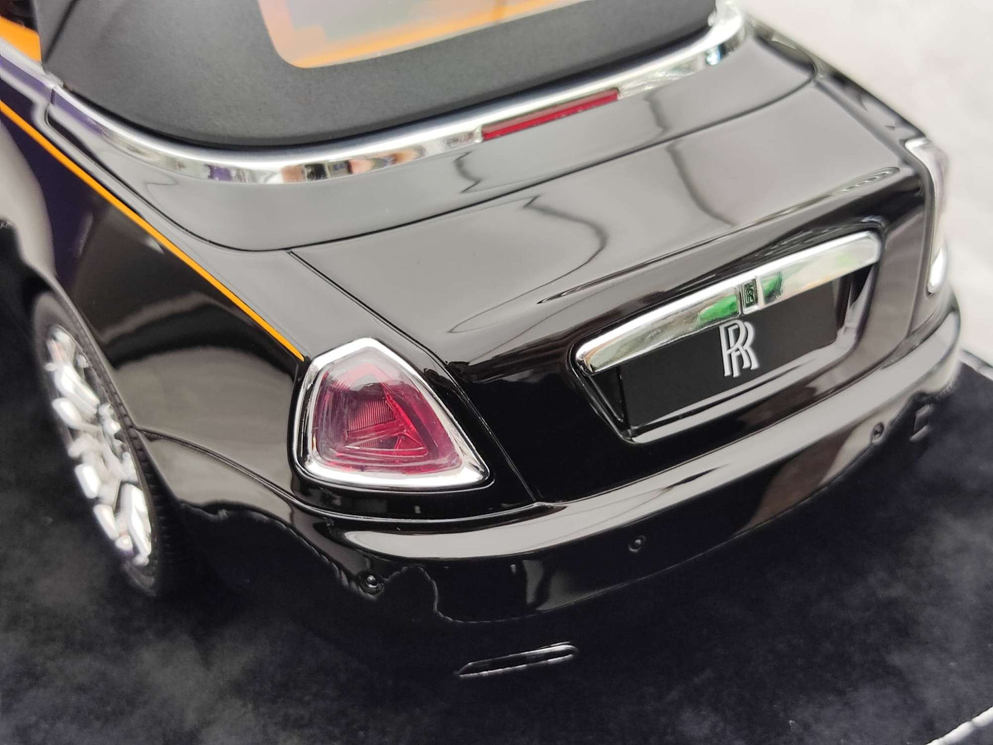 HH Model 1/18 Rolls-Royce Dawn Diamond Black/Titanium Silver HH424