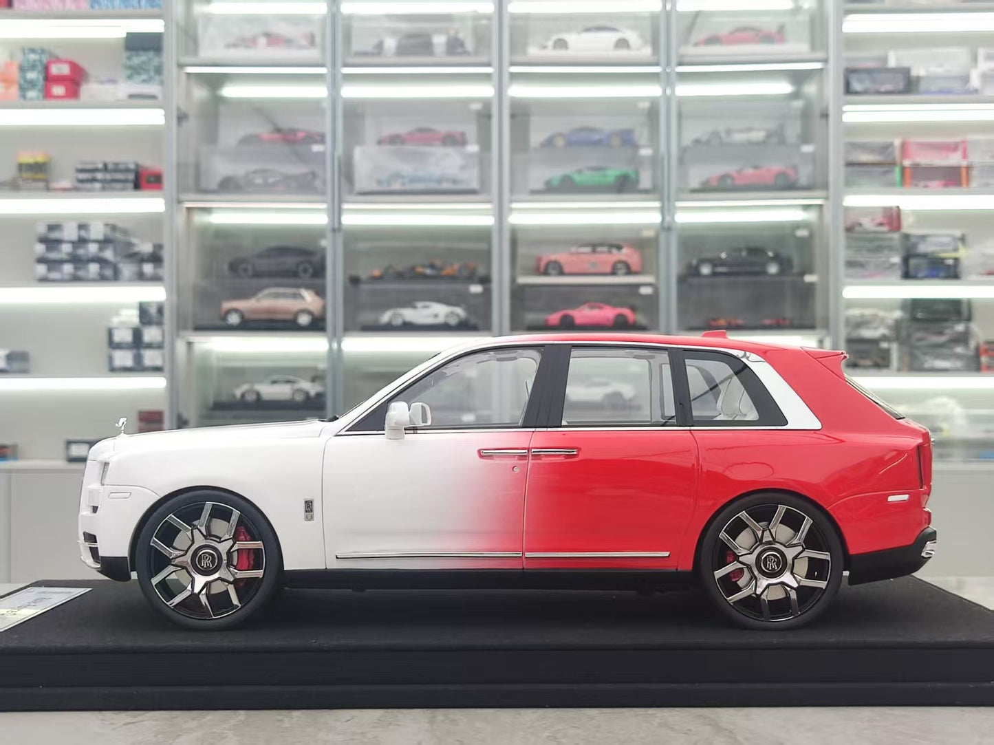 GL 1/18 Rolls-Royce Cullinan Red and White Resin Model JS-GL037