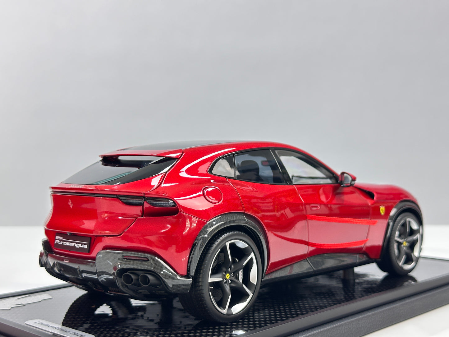 BBR 1/18 Ferrari Purosangue – Metallic Red, Black Roof, Carbon Fiber Underbody (HE180052BCH)