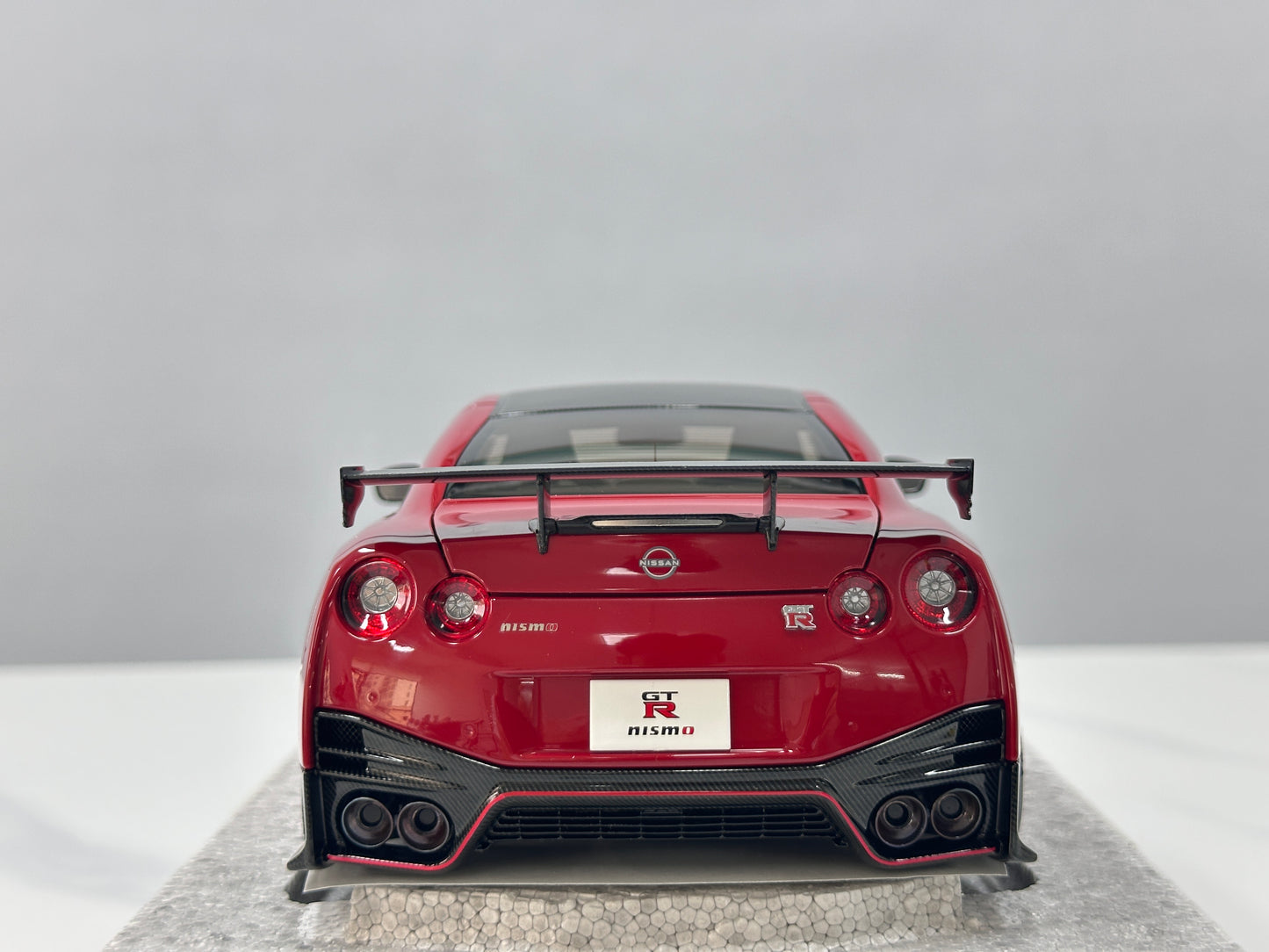MOTORHELIX 1/18 Nissan GT-R NISMO (R35) Special Edition 2022 Vibrant Red MH367