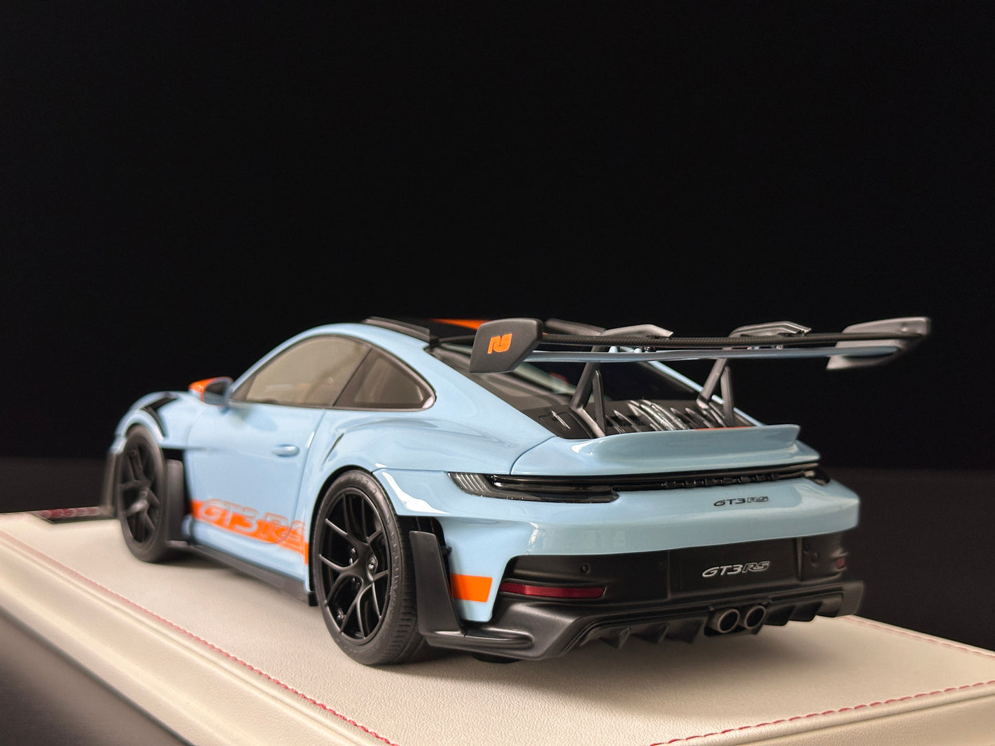 GH MODEL 1/18 Porsche 992 GT3RS Gulf Oil GH017