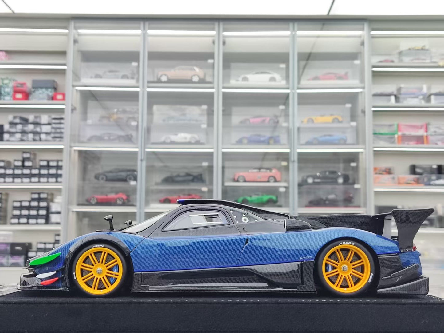 HH Model 1/18 Pagani Zonda R & Evolution Specials Blue & Black Double Carbon Italian Stripes HH566