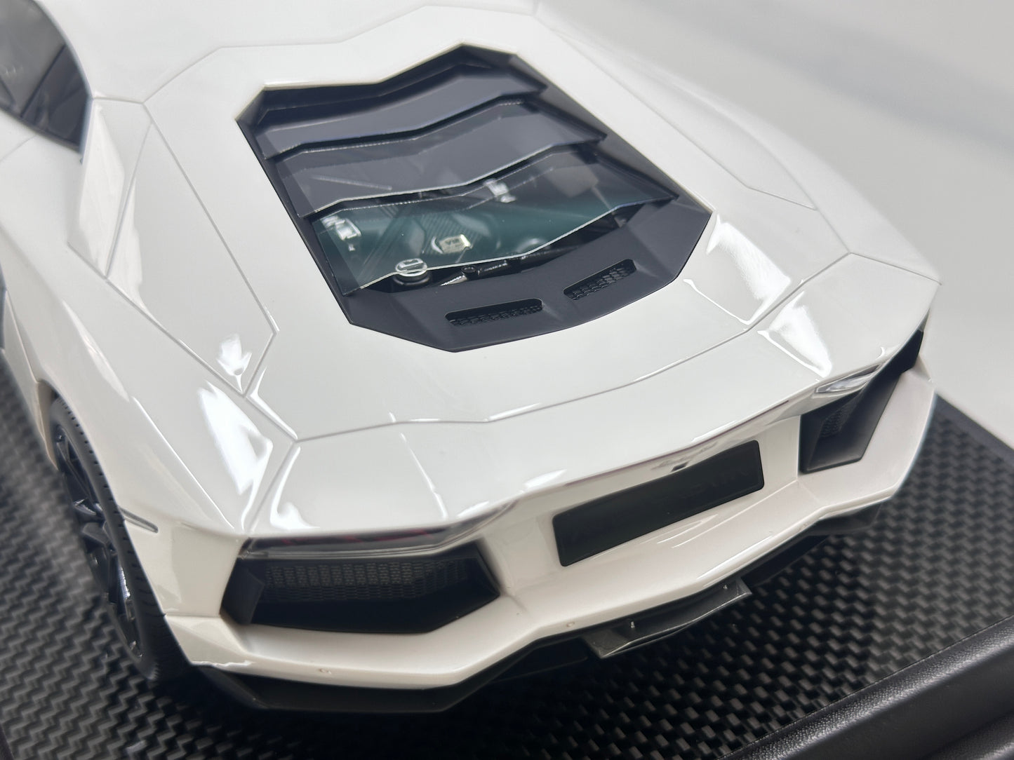 VMB 1/18 Lamborghini Aventador LP700-4 White VMB065