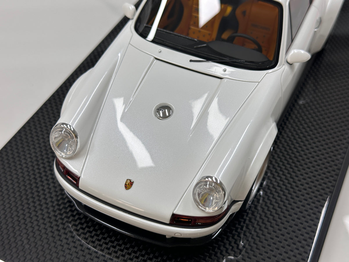 Dino Model 1/18 Porsche Singer DLS Metallic White DC005