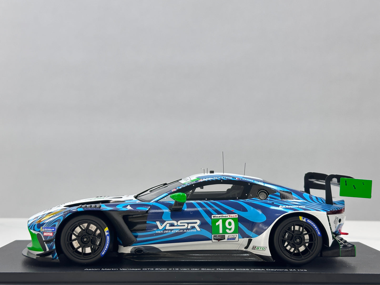 Topspeed 1/18 Aston Martin Vantage GT3 Evo – White & Blue Livery (TS0709)