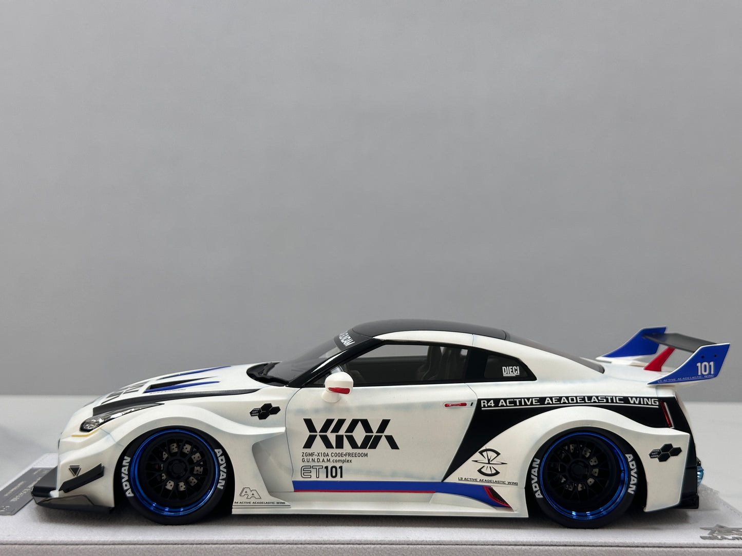 BBA MODEL 1/18 Nissan GTR 35GT-RR Gundam livery BBA062