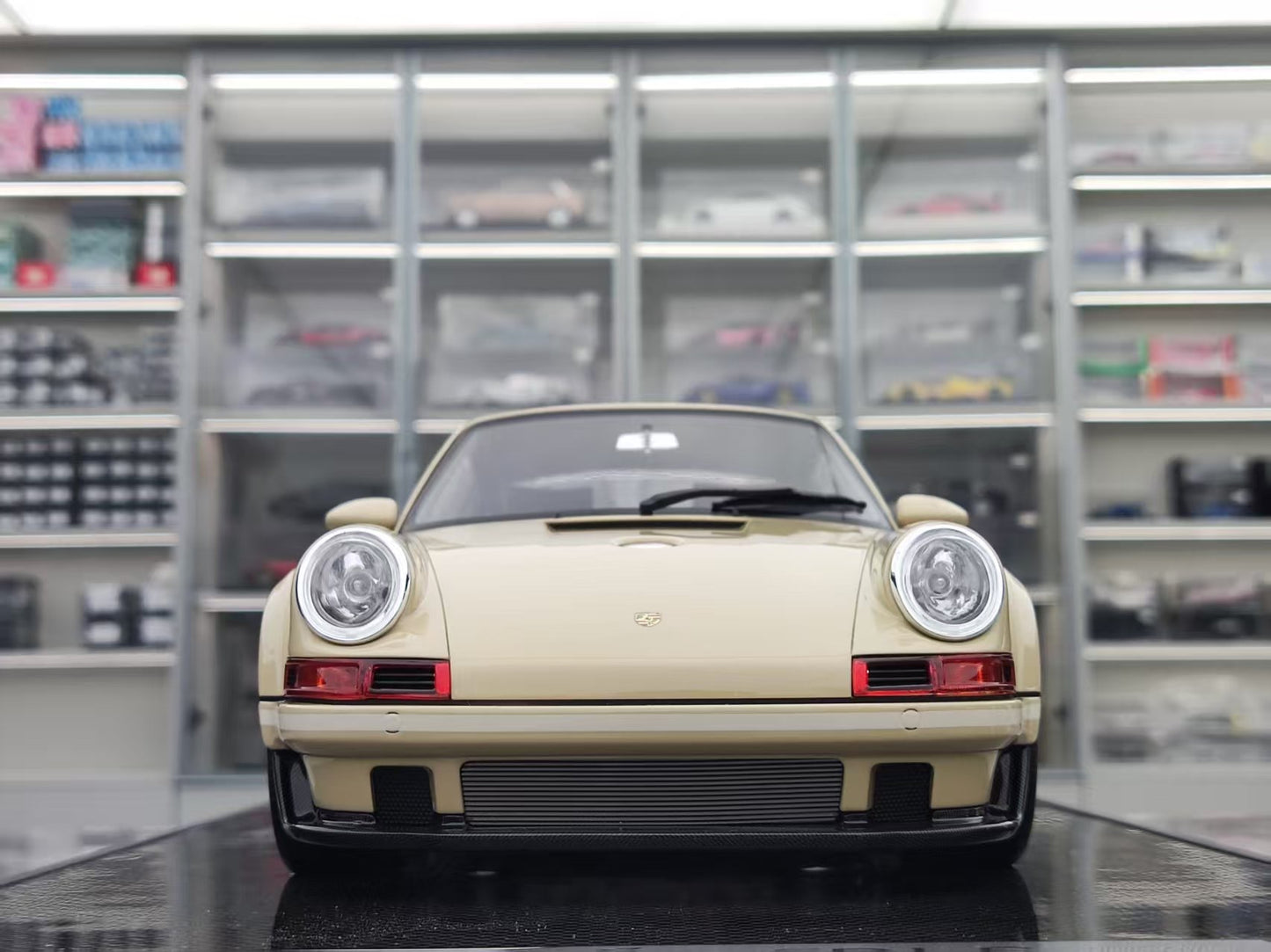 IVY 1/12 Porsche Singer DLS, Cream White SM-IVY002