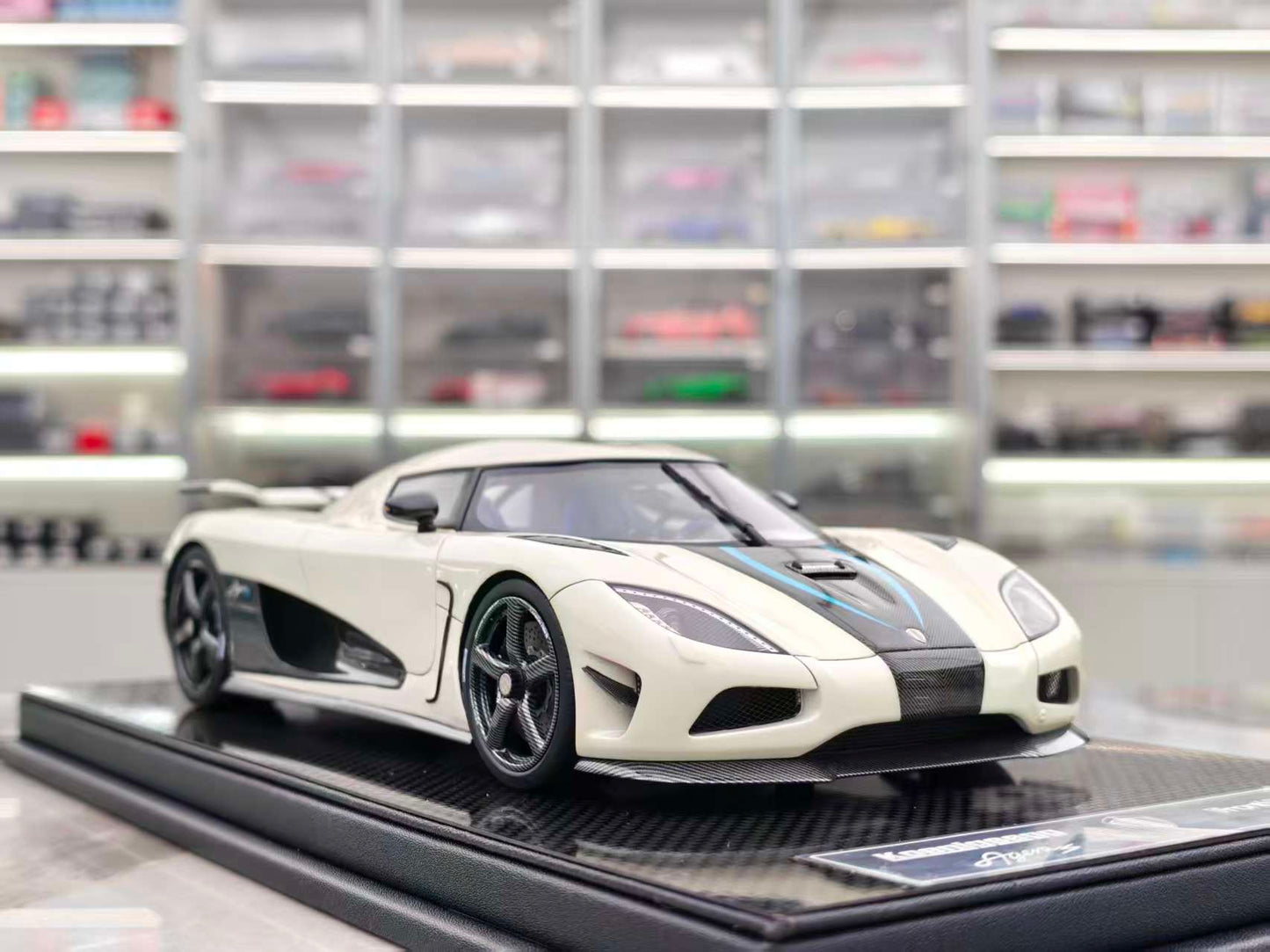 FRONTIART 1/18 Koenigsegg Agera S White with Blue Stripes FA178