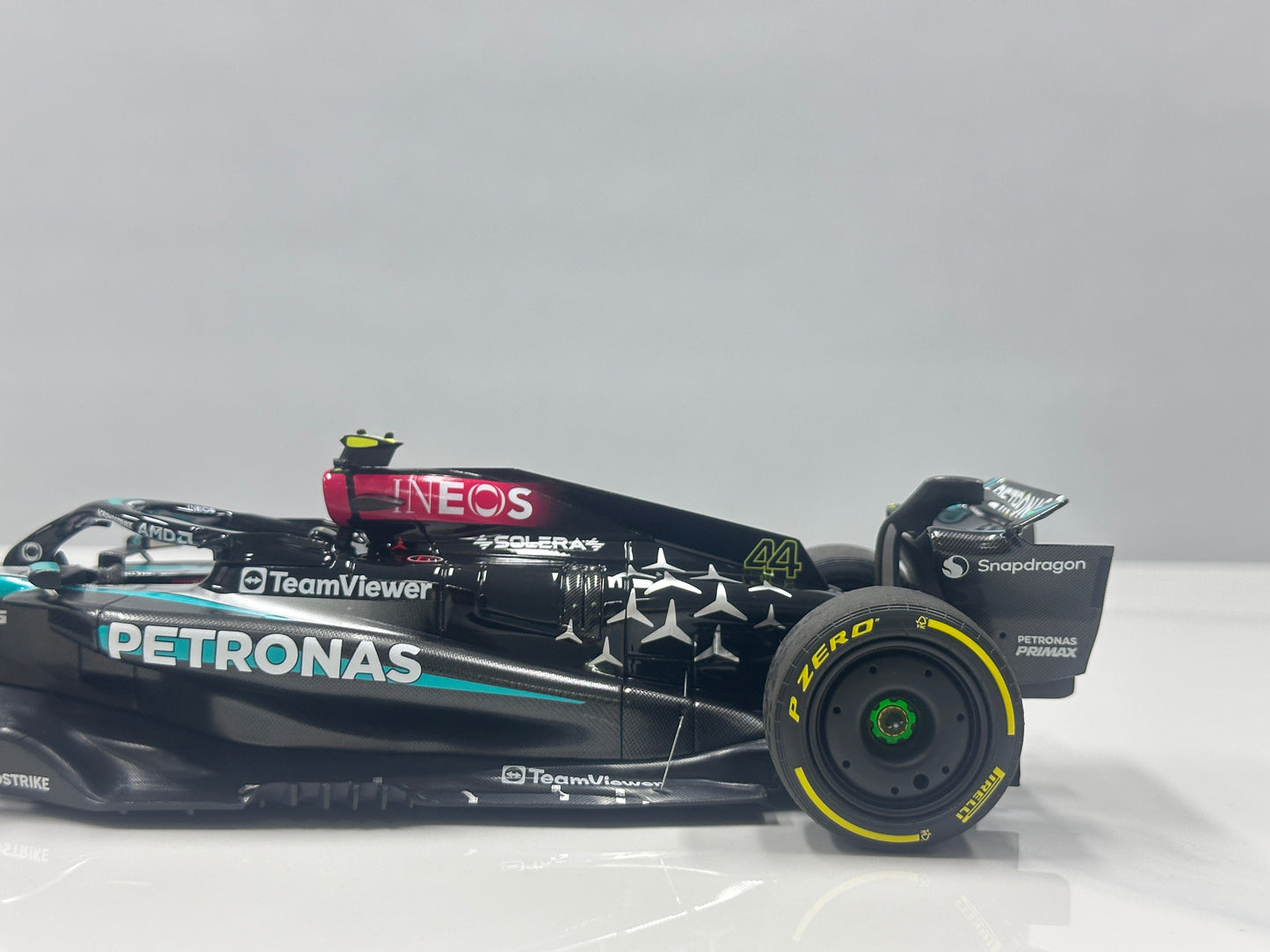 MINICHAMPS 1/18 Mercedes-AMG PETRONAS Formula One Team F1 W15 E Performance (Black & Green Livery) 110242444