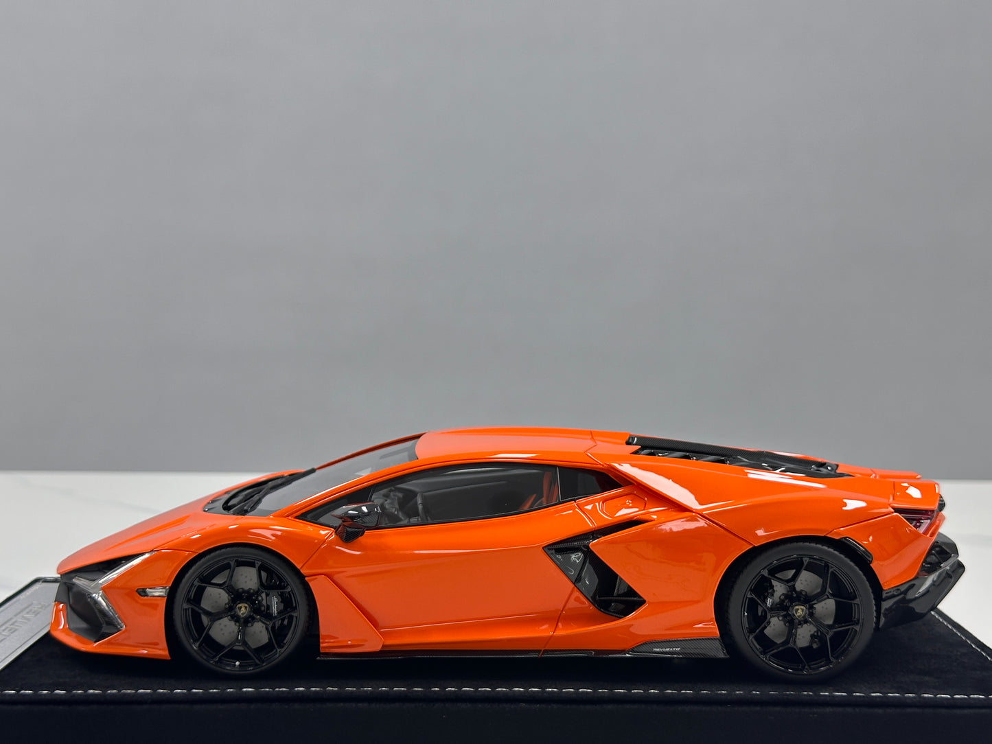 HH Model 1/18 Lamborghini Revuelto Apodes Orange HH626