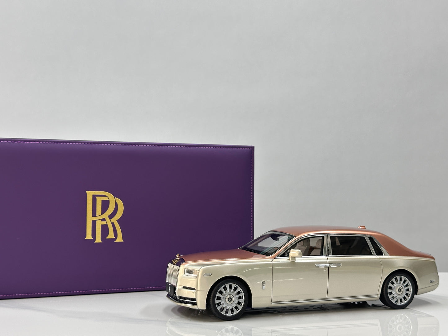 ZP 1/18 Rolls-Royce Phantom VIII Rose Gold/Champagne Gold ZP121