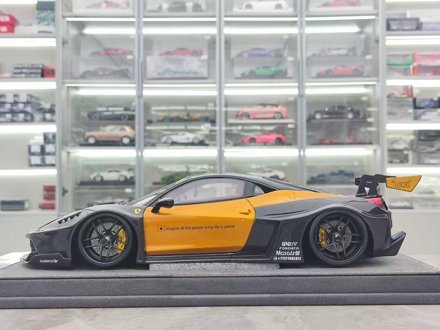 ARES MODEL 1/18 Ferrari 458 GT Carbon Black/Gold ARES012