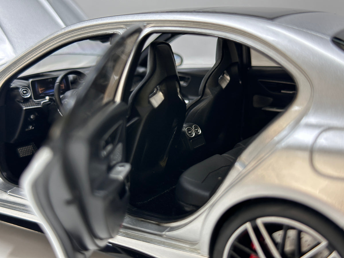 NZG 1/18 Mercedes-AMG C63 S E Performance – Tech Silver (111200055)