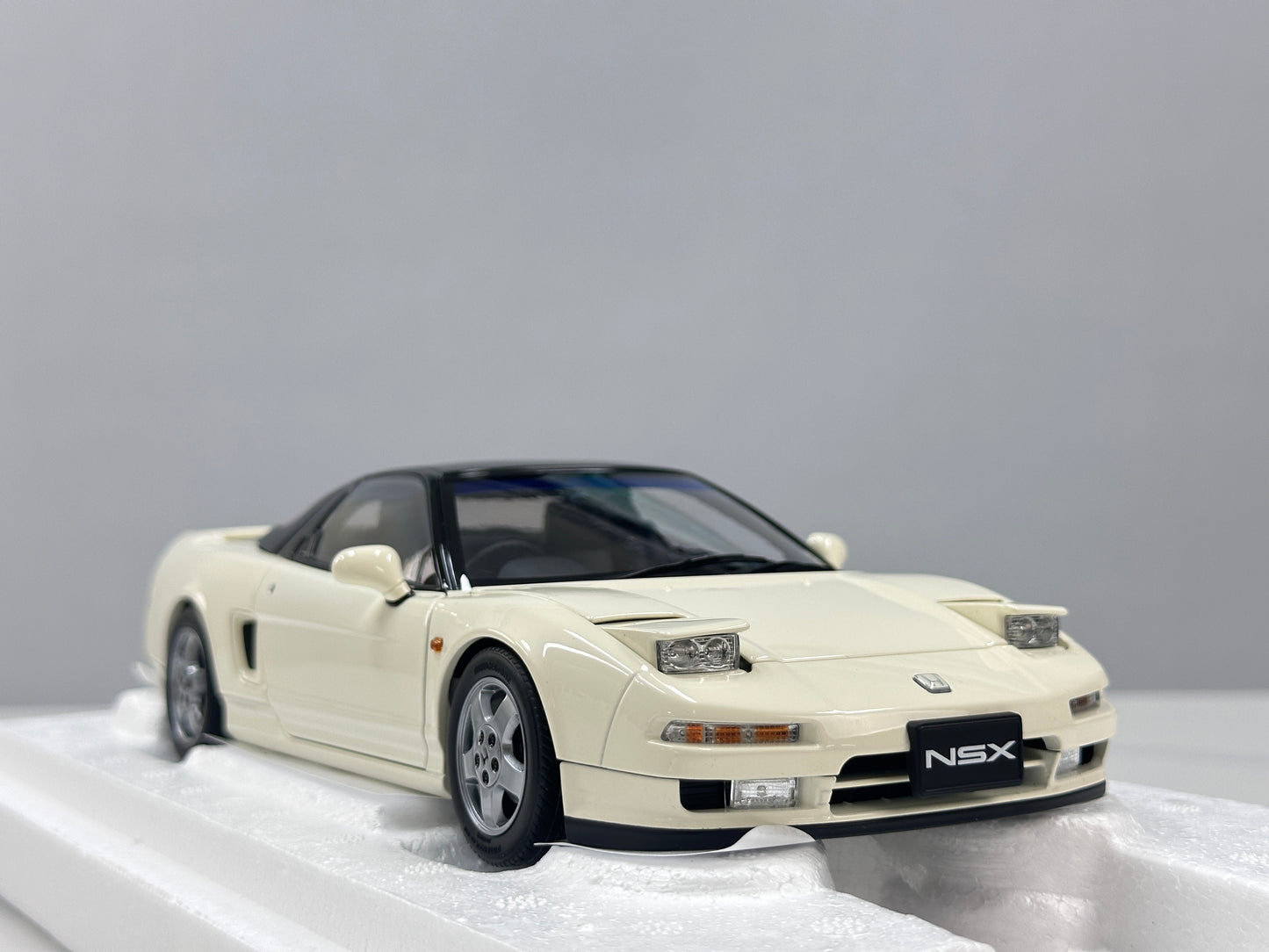 LCD 1/18 Honda NSX 1st Generation (MK1/NA1) White LCD18022-WH
