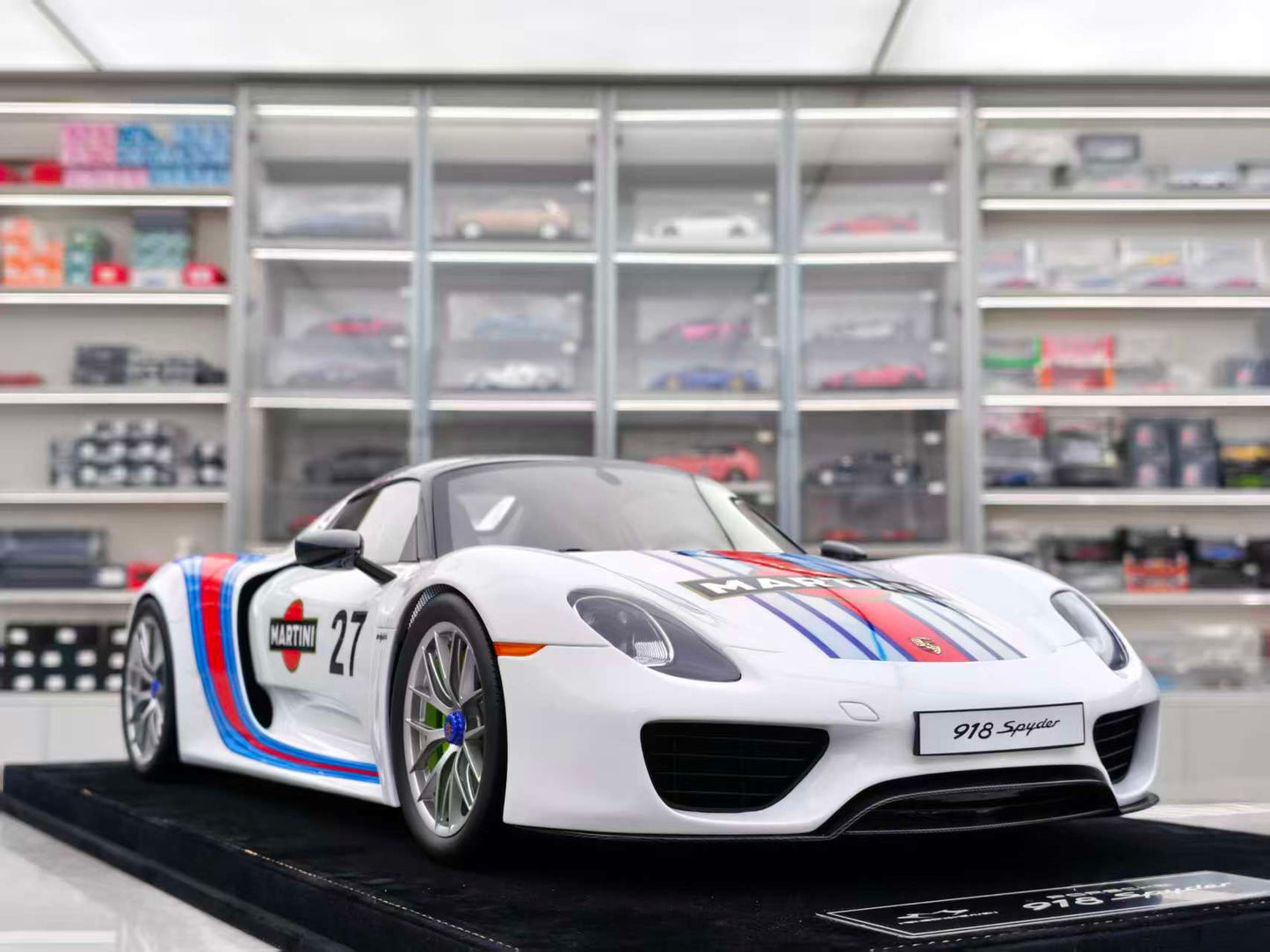 HH Model 1/8 Porsche 918 Spyder Martini HH523