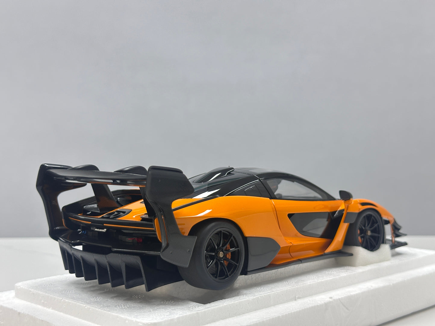 AUTO Art 1/18 McLaren SENNA GTR Orange 81956
