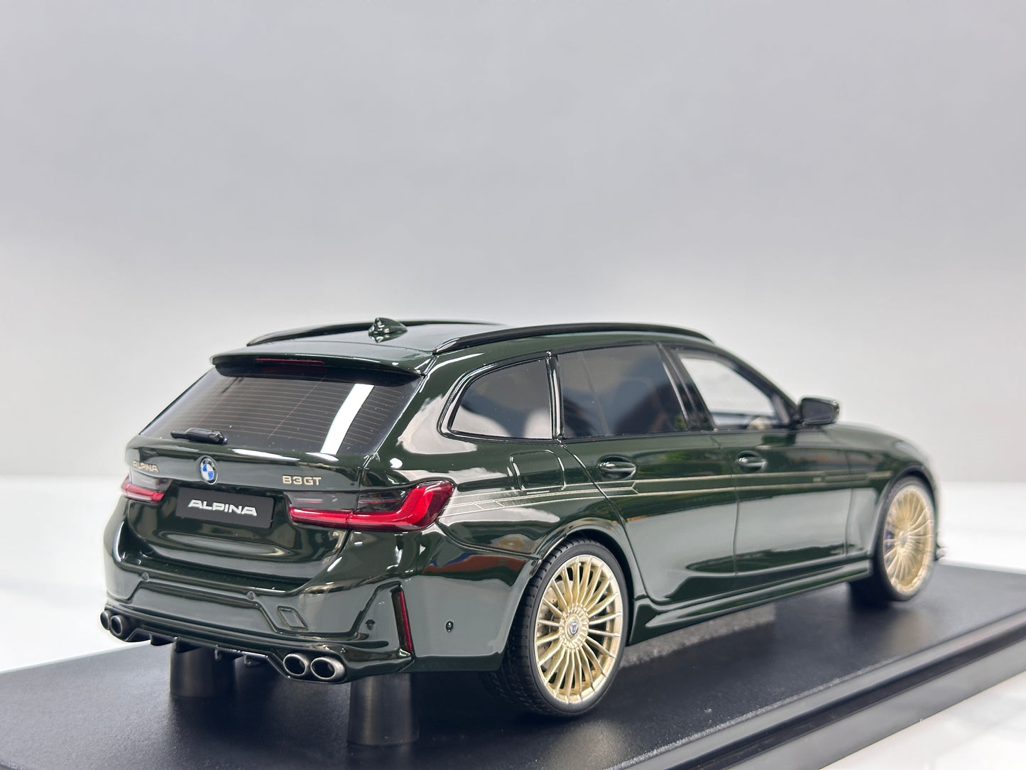 GT Spirit 1/18 BMW Alpina B3 GT Touring Green GT549