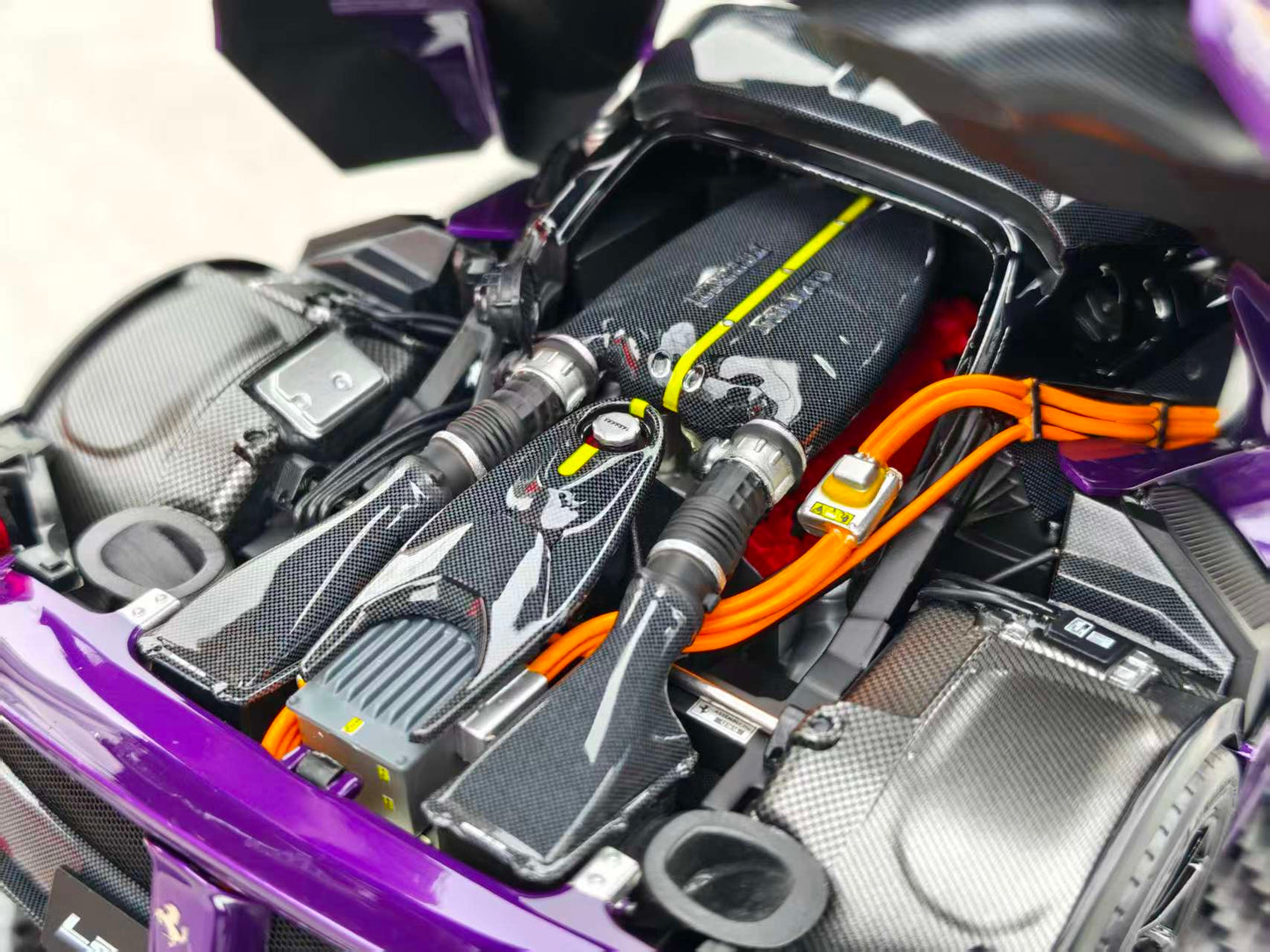 BBR 1/18 Ferrari LaFerrari, fully opening diecast model, carbon fiber base custom edition, Dubai Purple (BB8182237DDJ)